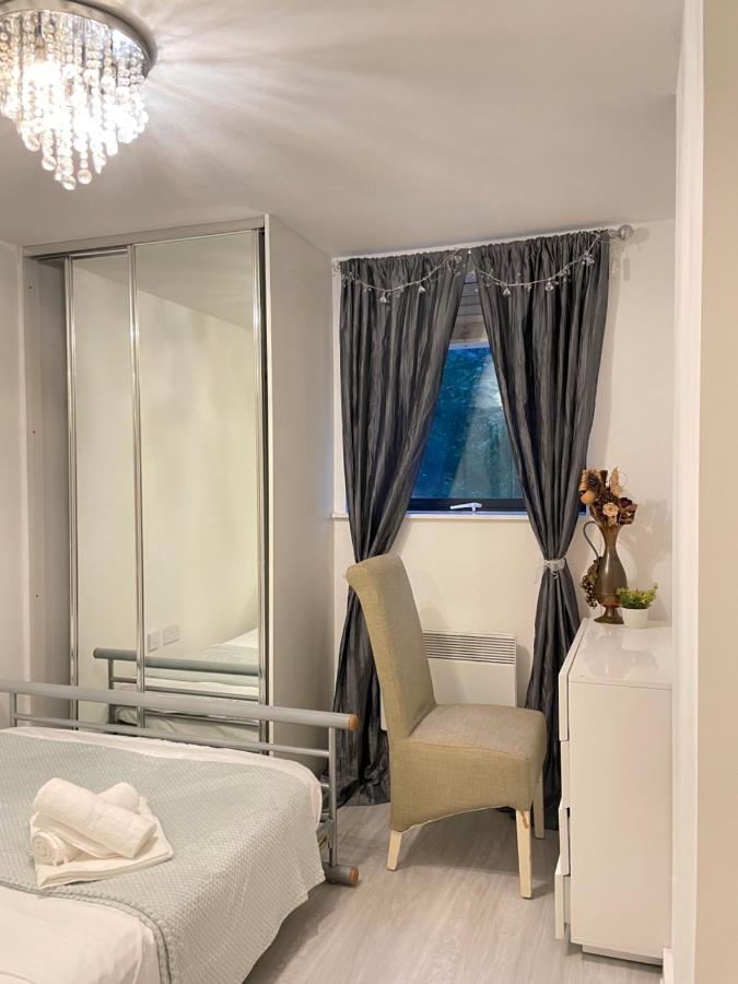 Wharf Inn Premier Apartment Central Manchester - Free Private Parking Bagian luar foto