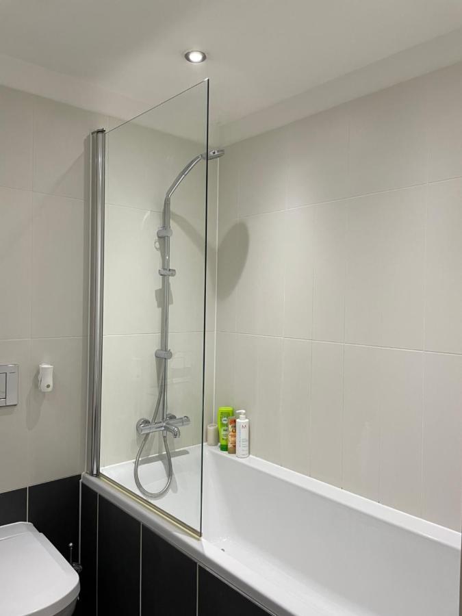 Wharf Inn Premier Apartment Central Manchester - Free Private Parking Bagian luar foto