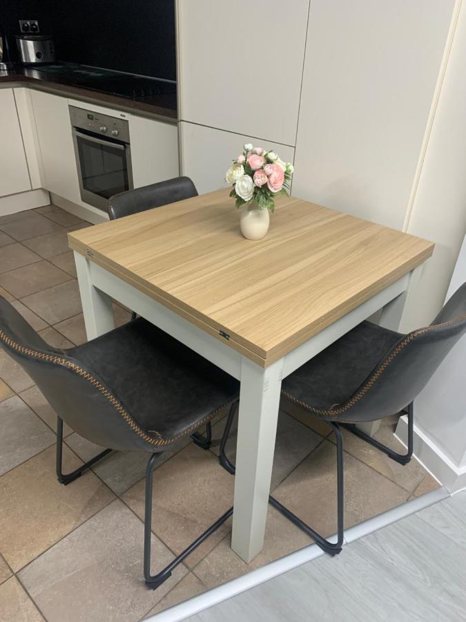 Wharf Inn Premier Apartment Central Manchester - Free Private Parking Bagian luar foto